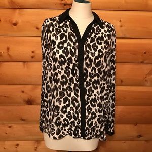 Chico’s Animal print button-down top EUC